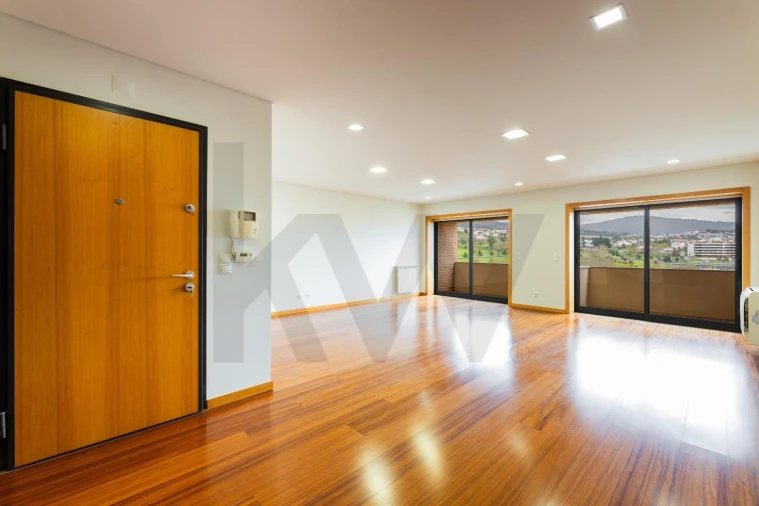 Apartamento T3 para Arrendamento em Nogueiró e Tenões Foto 4