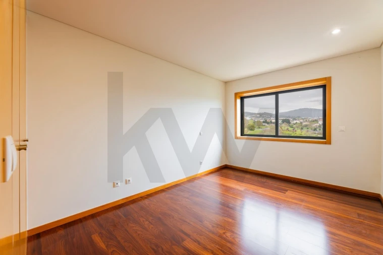 Apartamento T3 para Arrendamento em Nogueiró e Tenões Foto 17