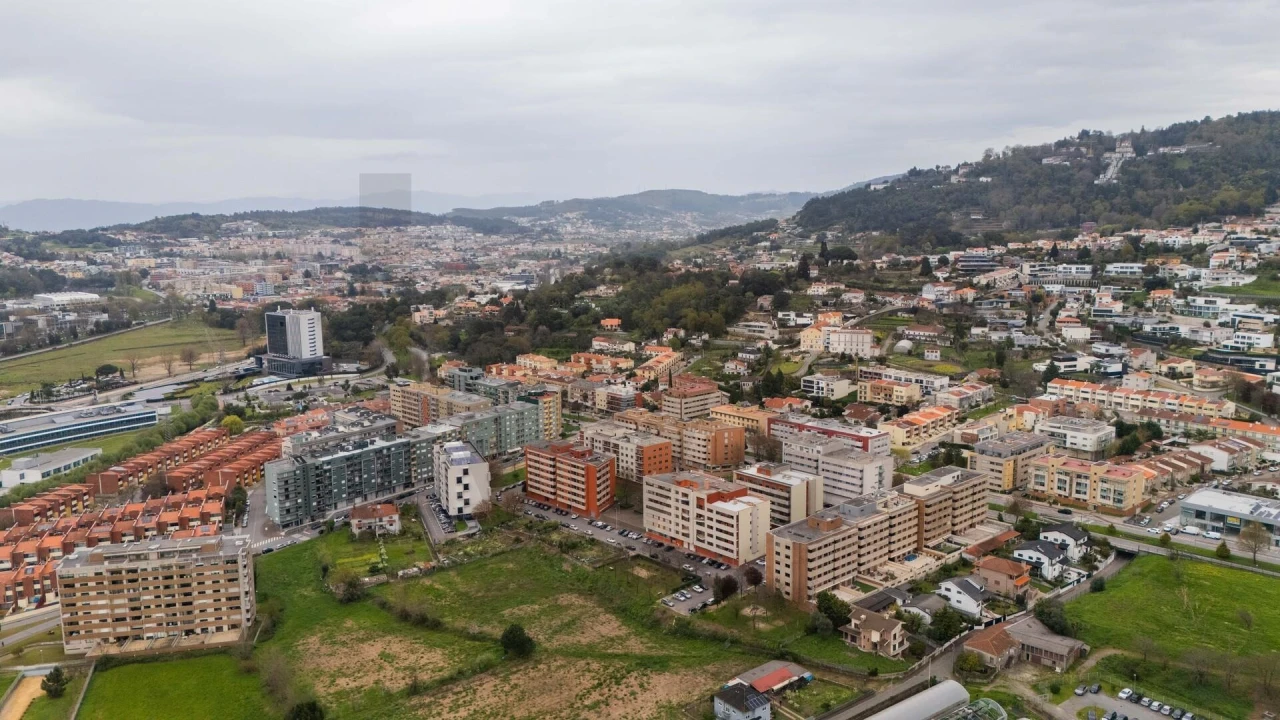 Apartamento T3 para Arrendamento em Nogueiró e Tenões Foto 22