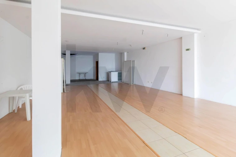 Loja para Arrendamento em Canedo, Vale e Vila Maior Foto 4