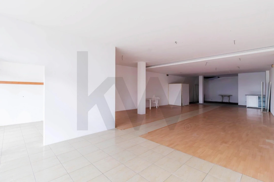 Loja para Arrendamento em Canedo, Vale e Vila Maior Foto 1