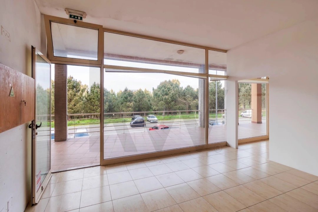 Loja para Arrendamento em Canedo, Vale e Vila Maior Foto 12