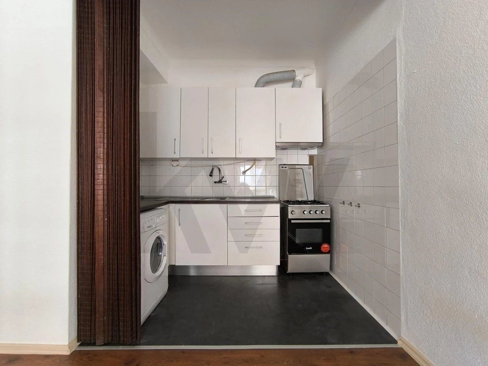 Apartamento T1 para Arrendamento em Misericórdia Foto 9