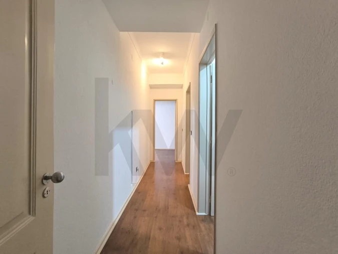 Apartamento T1 para Arrendamento em Misericórdia Foto 2