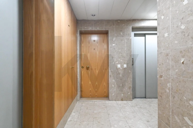 Apartamento T3 para Venda em São Domingos de Benfica Foto 2