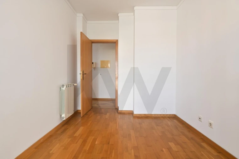 Apartamento T3 para Venda em São Domingos de Benfica Foto 4