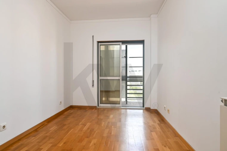 Apartamento T3 para Venda em São Domingos de Benfica Foto 3