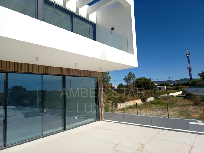 Moradia T4 para Venda em Quarteira Foto 4