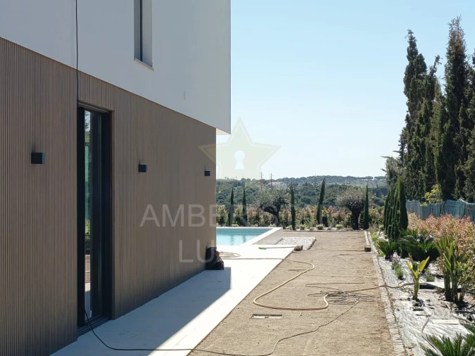 Moradia T4 para Venda em Quarteira Foto 5