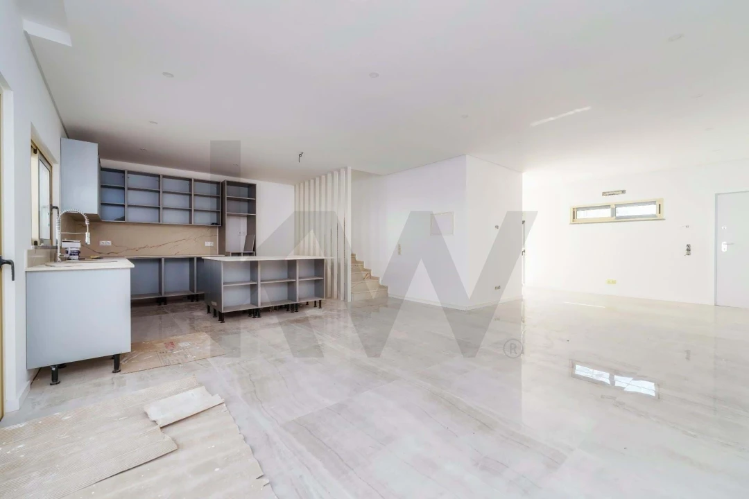 Moradia T3 para Venda em Olhão Foto 2