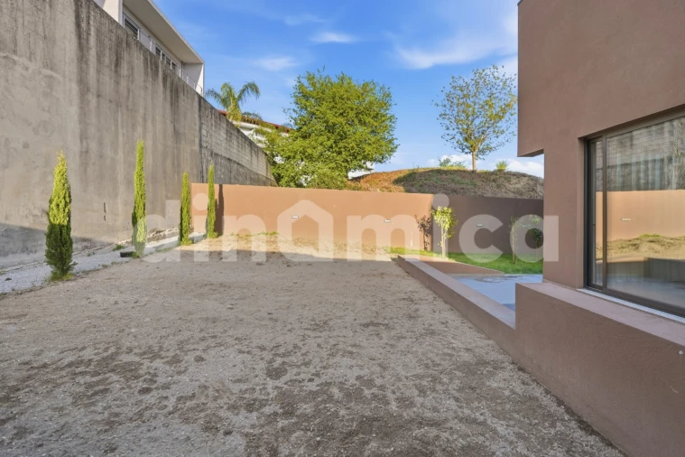 Moradia T3 para Venda em Esmeriz e Cabeçudos Foto 32