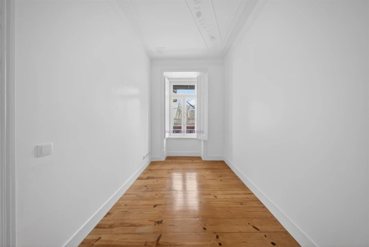 Apartamento T2 para Arrendamento em Santo António Foto 13