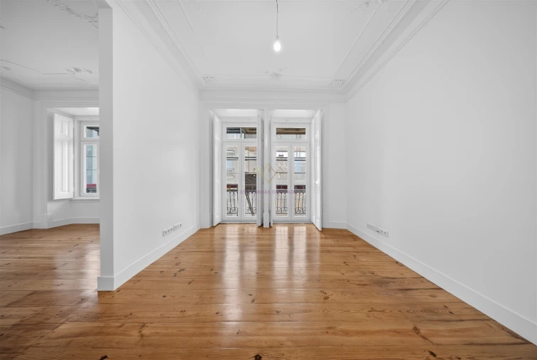 Apartamento T2 para Arrendamento em Santo António Foto 3