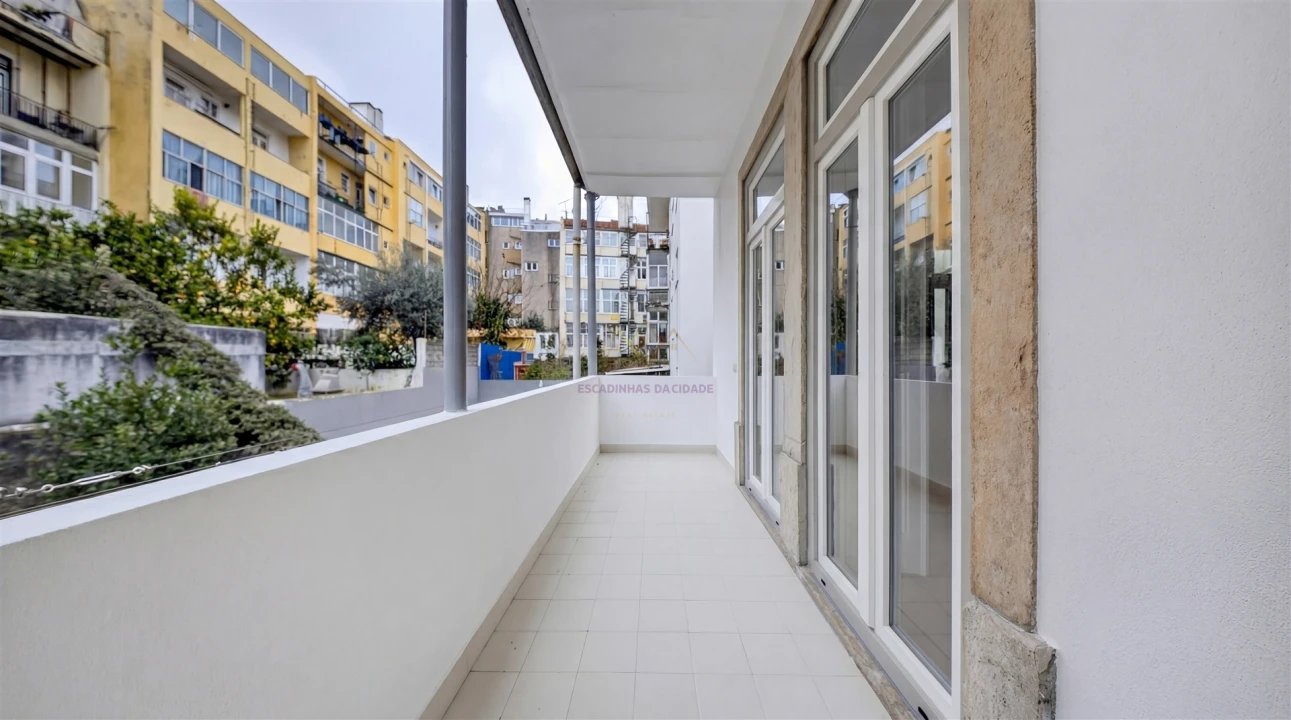 Apartamento T2 para Arrendamento em Santo António Foto 35