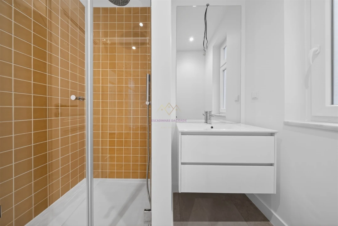 Apartamento T2 para Arrendamento em Santo António Foto 19