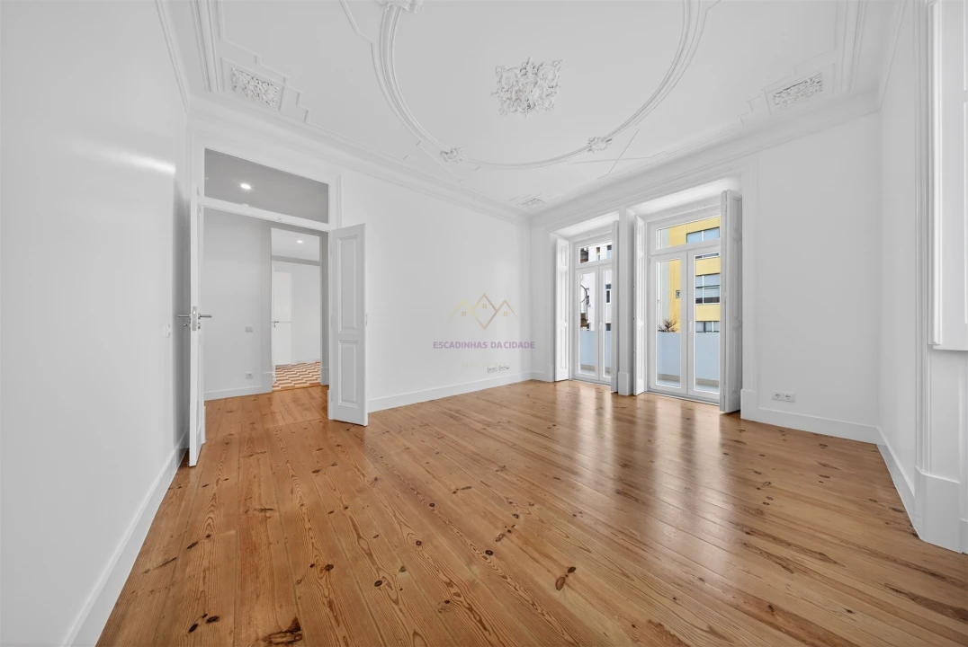 Apartamento T2 para Arrendamento em Santo António Foto 3