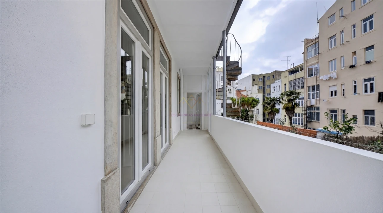 Apartamento T2 para Arrendamento em Santo António Foto 33