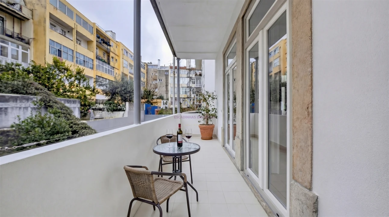 Apartamento T2 para Arrendamento em Santo António Foto 6