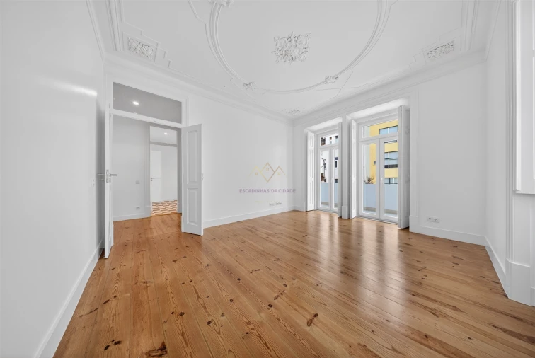 Apartamento T2 para Arrendamento em Santo António Foto 3