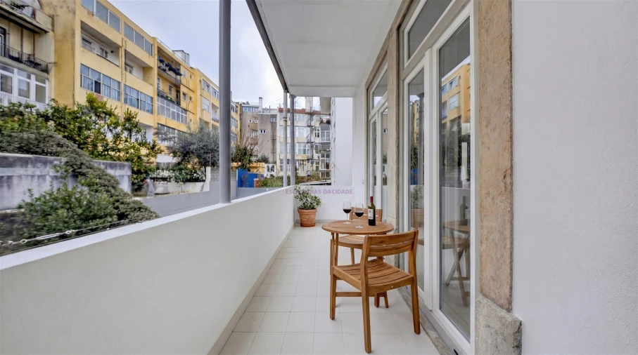 Apartamento T2 para Arrendamento em Santo António Foto 37