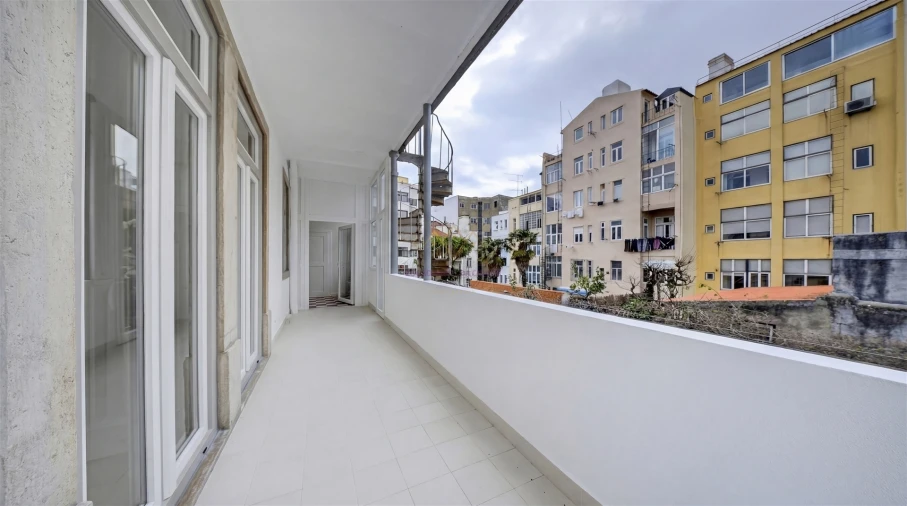 Apartamento T2 para Arrendamento em Santo António Foto 13