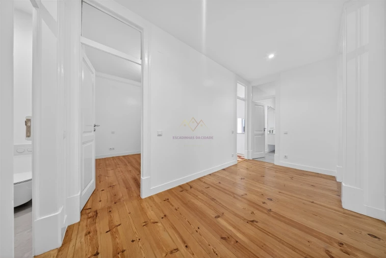 Apartamento T2 para Arrendamento em Santo António Foto 24