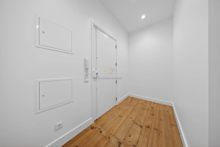 Apartamento T2 para Arrendamento em Santo António Foto 31