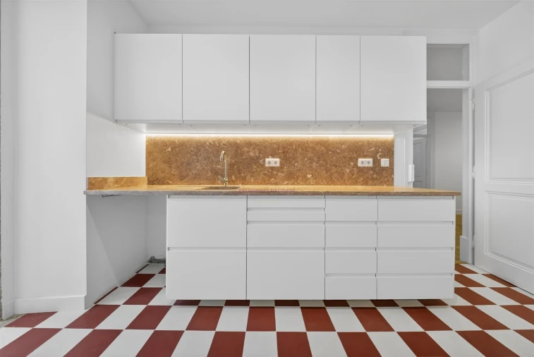 Apartamento T2 para Arrendamento em Santo António Foto 10