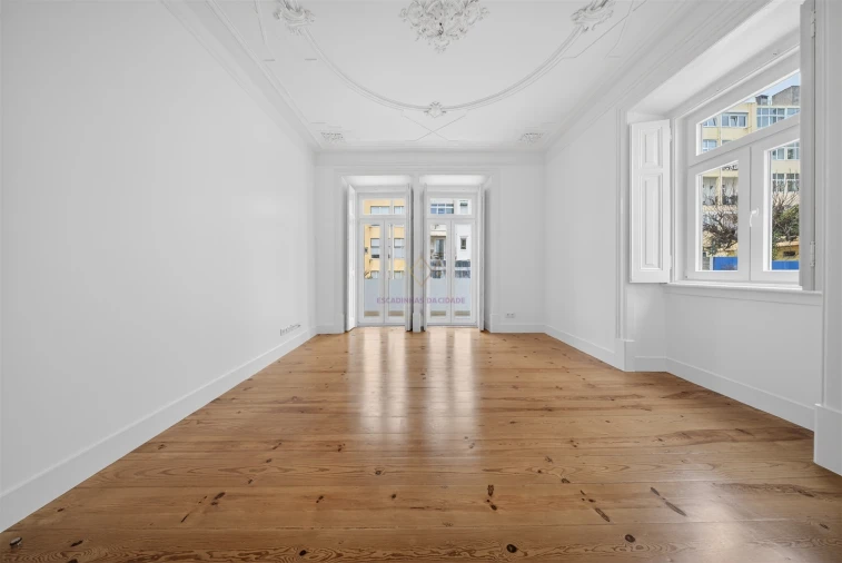 Apartamento T2 para Arrendamento em Santo António Foto 5