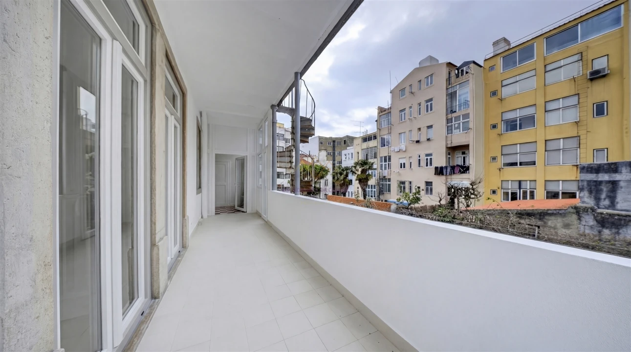 Apartamento T2 para Arrendamento em Santo António Foto 13