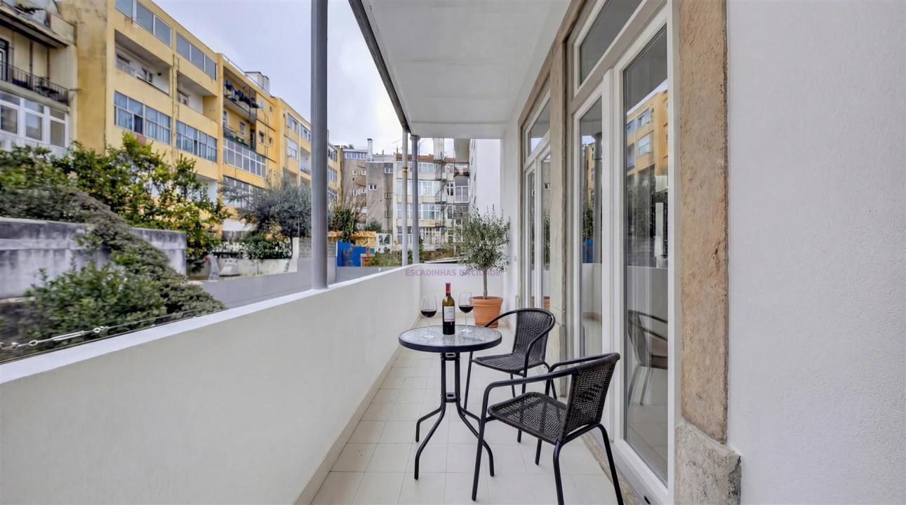 Apartamento T2 para Arrendamento em Santo António Foto 34