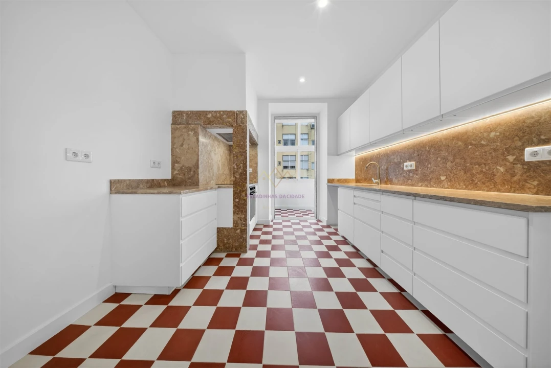 Apartamento T2 para Arrendamento em Santo António Foto 1