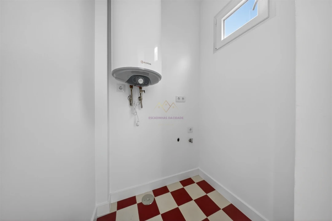 Apartamento T2 para Arrendamento em Santo António Foto 32