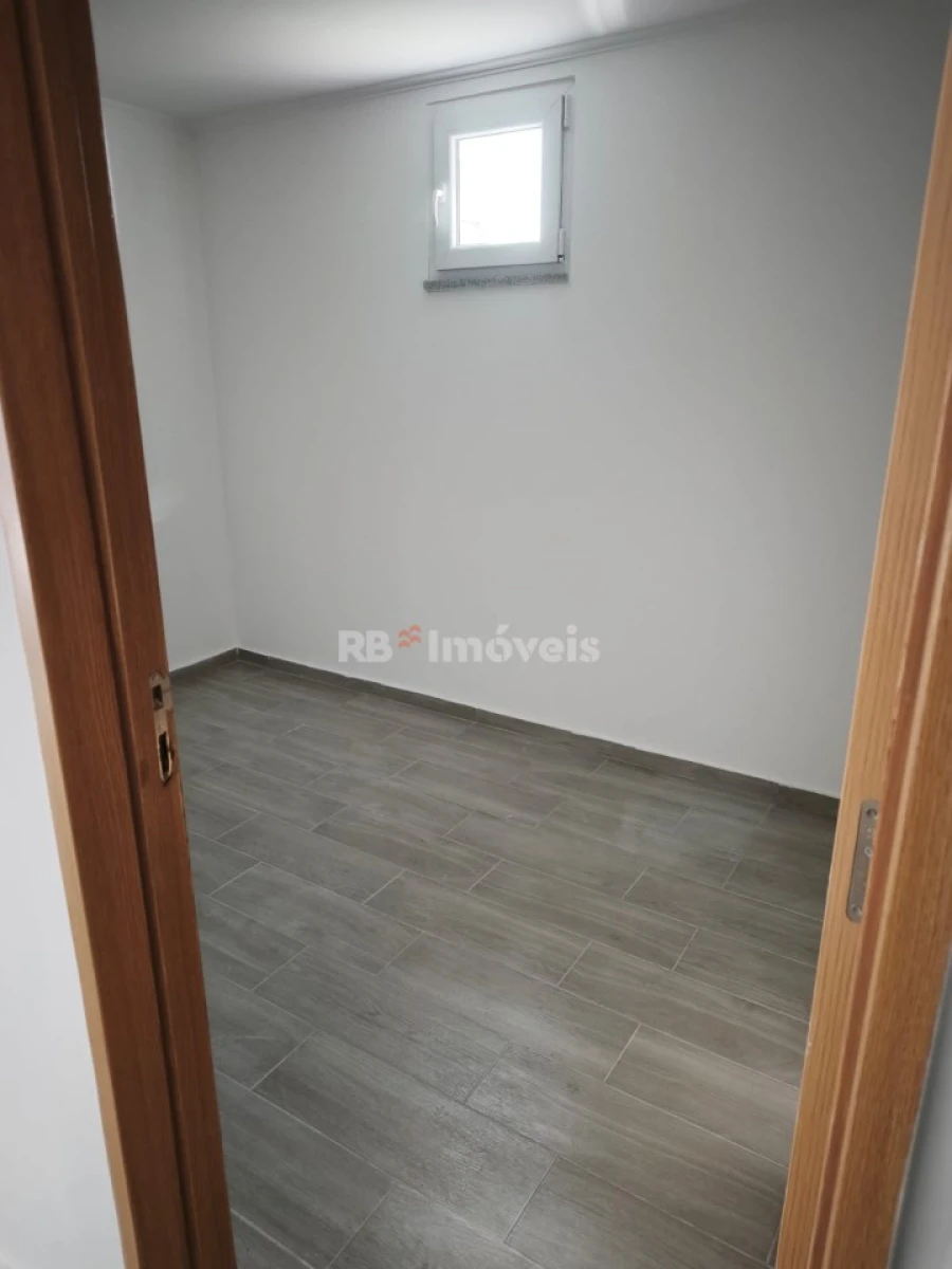 Moradia T3 para Venda em Meia Via Foto 9