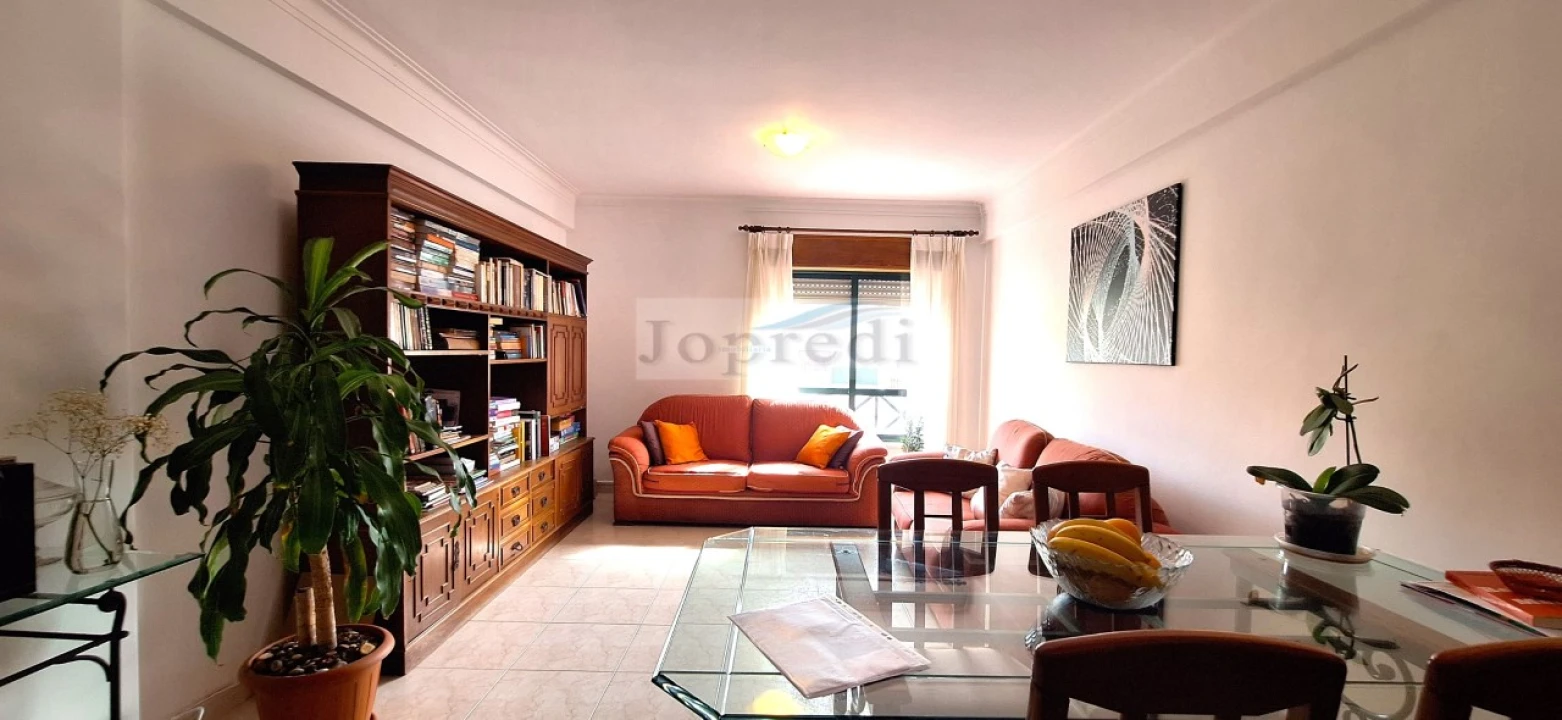 Apartamento T2 para Venda em São Domingos de Rana Foto 1