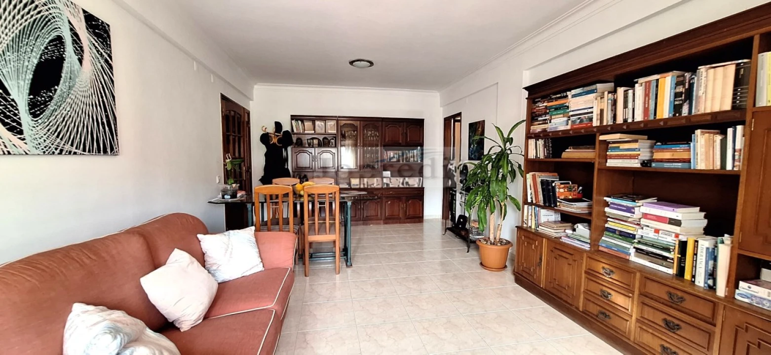 Apartamento T2 para Venda em São Domingos de Rana Foto 2