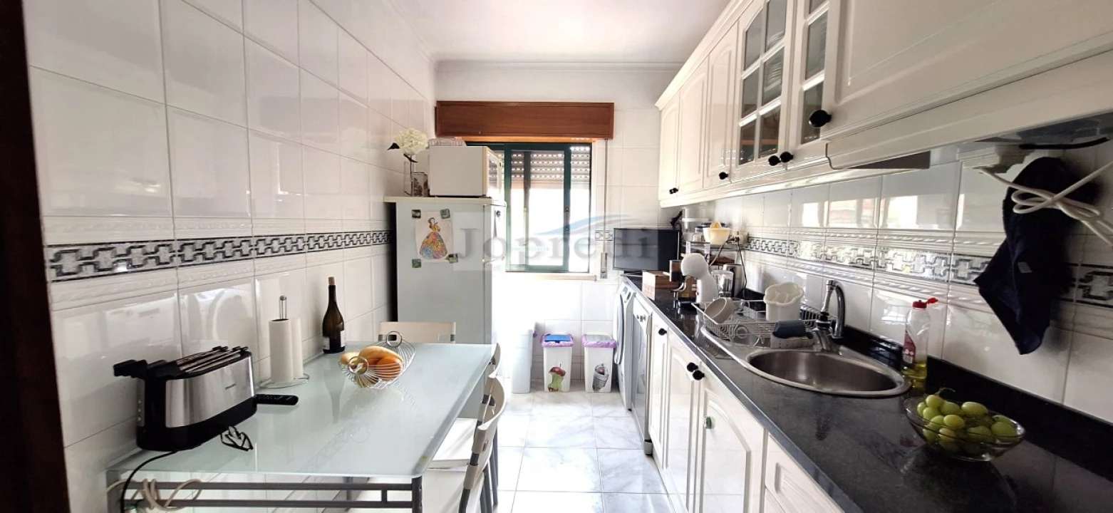 Apartamento T2 para Venda em São Domingos de Rana Foto 4