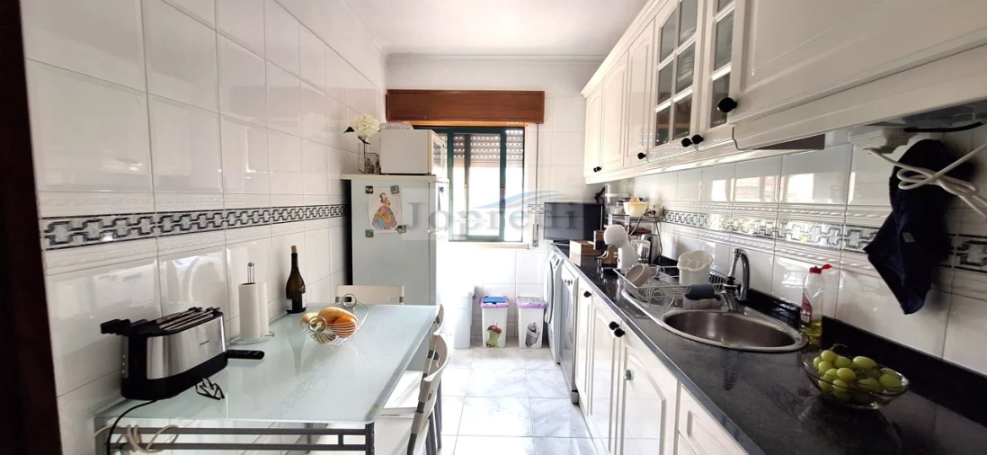 Apartamento T2 para Venda em São Domingos de Rana Foto 4