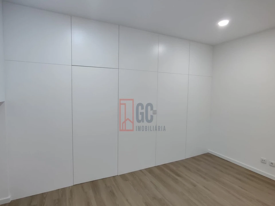 Apartamento T1 para Venda em Santa Marinha e São Pedro da Afurada Foto 17