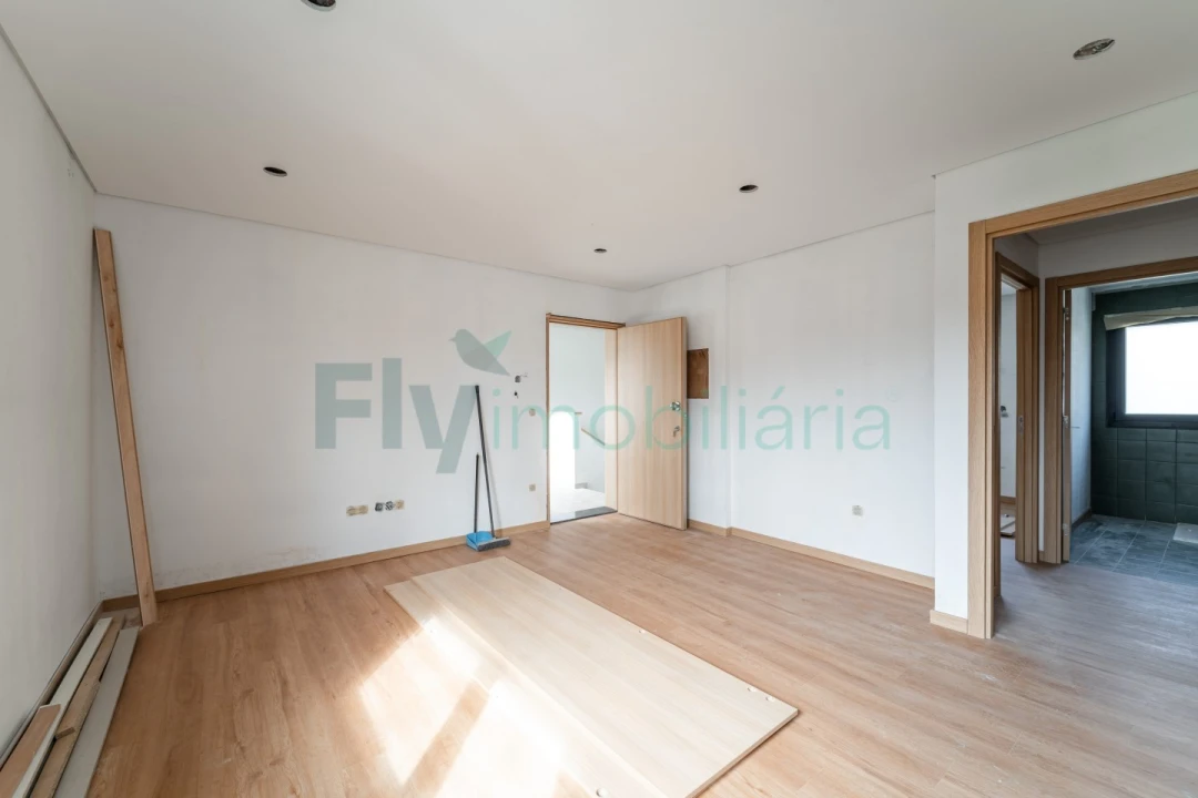 Apartamento T1 para Venda em Infias Foto 2