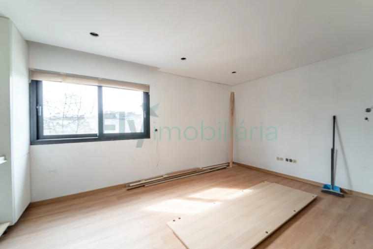 Apartamento T1 para Venda em Infias Foto 4