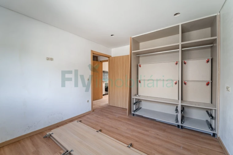 Apartamento T1 para Venda em Infias Foto 11