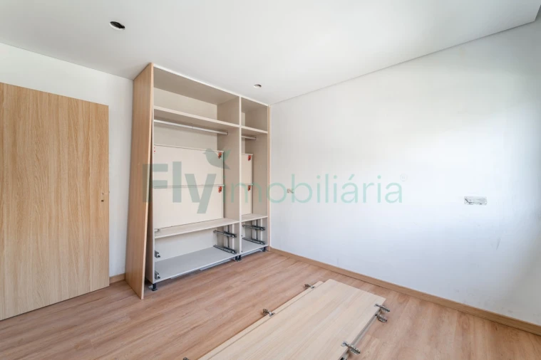 Apartamento T1 para Venda em Infias Foto 12