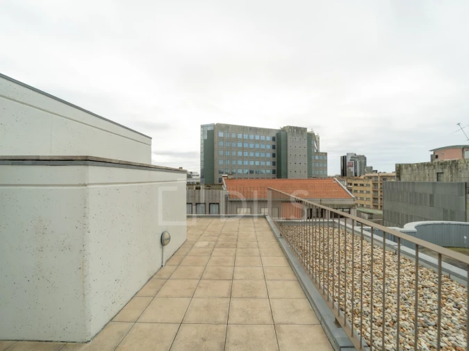 Apartamento T1 para Arrendamento em Lordelo do Ouro e Massarelos Foto 18