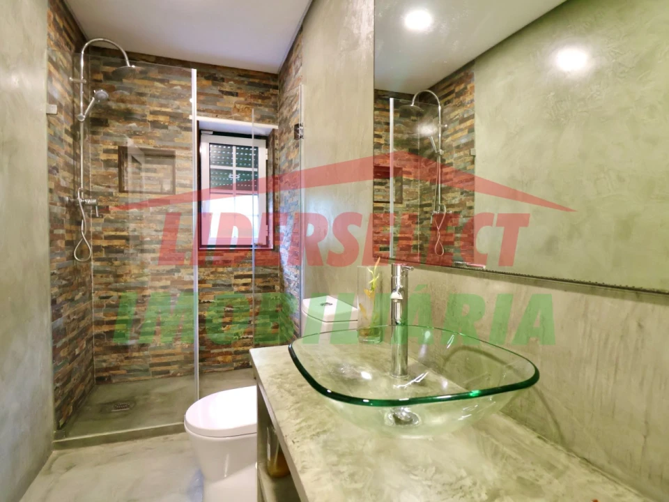 Moradia T4 para Venda em Silveira Foto 14