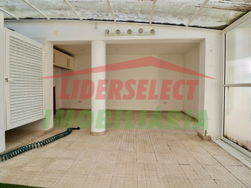 Moradia T4 para Venda em Silveira Foto 39