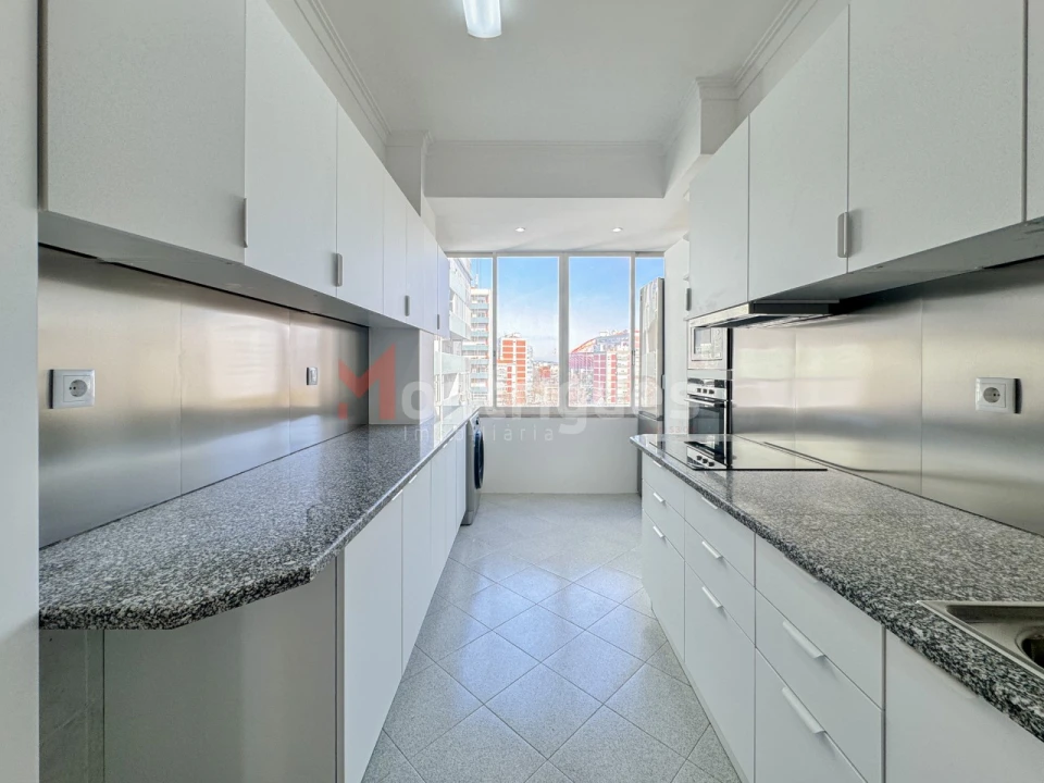 Apartamento T4 para Arrendamento em São Domingos de Benfica Foto 2