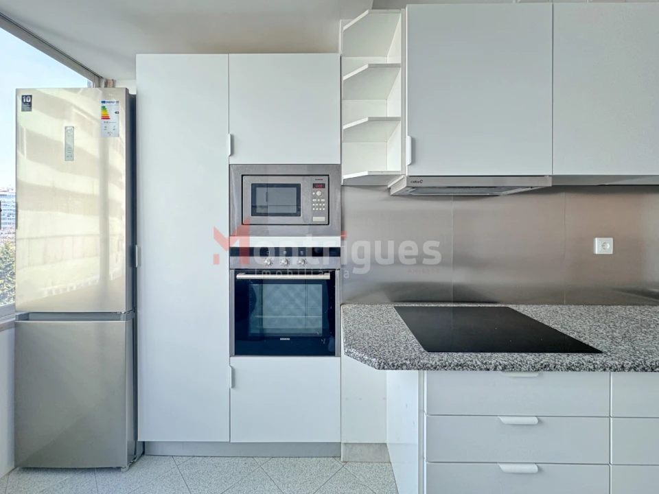 Apartamento T4 para Arrendamento em São Domingos de Benfica Foto 3