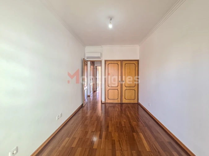 Apartamento T4 para Arrendamento em São Domingos de Benfica Foto 9