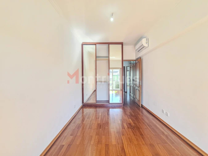 Apartamento T4 para Arrendamento em São Domingos de Benfica Foto 11
